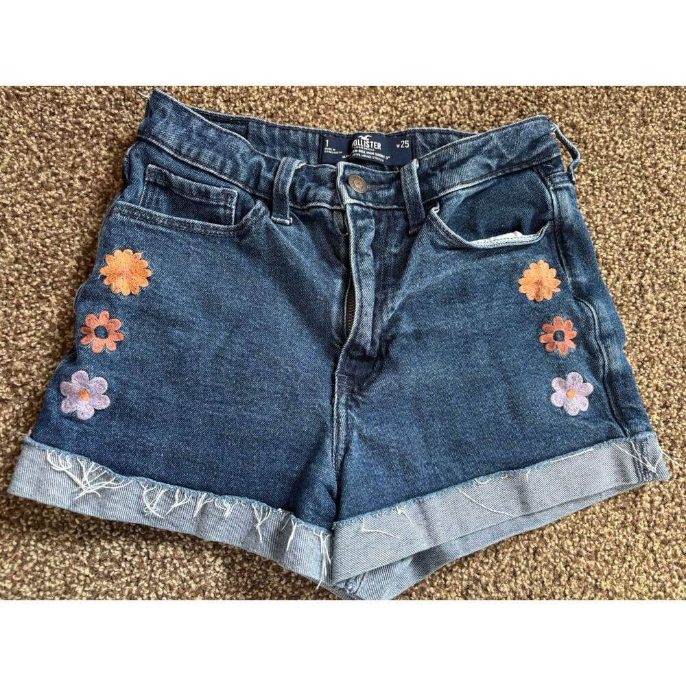 Hollister Ultra High Rise Mom Blue 3" Inseam Jean Short Floral Size 1